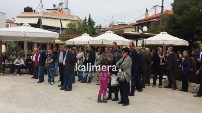 Συγκέντρωση διαμαρτυρίας στο Άστρος για έλλειψη οδηγών στο Κέντρο Υγείας (vd)