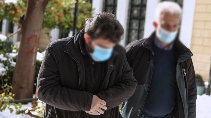 &Sigma;&tau;&iota;&sigmaf; &phi;&upsilon;&lambda;&alpha;&kappa;έ&sigmaf; &Tau;&rho;ί&pi;&omicron;&lambda;&eta;&sigmaf; &omicron; 37&chi;&rho;&omicron;&nu;&omicron;&sigmaf; &iota;&epsilon;&rho;έ&alpha;&sigmaf;