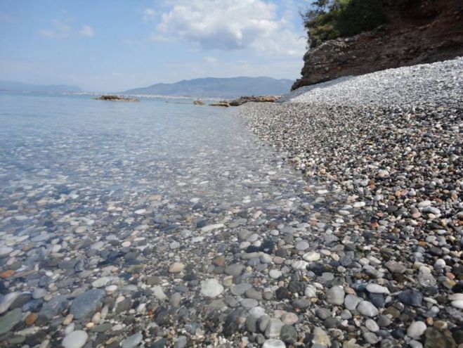 Νερά καθαρά για κολύμβηση στη γειτονική Καλαμάτα