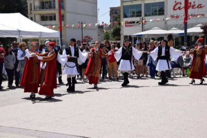 Στην πλατεία Άρεως και στις γειτονιές γιορτάστηκε το πατροπαράδοτο Πάσχα στην Τρίπολη (vd)