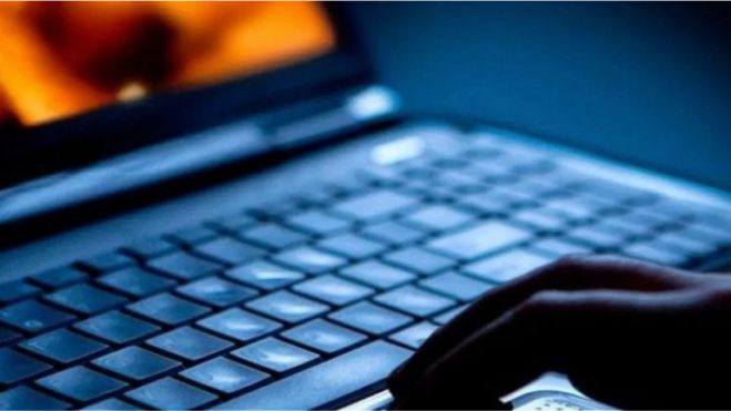 Συνελήφθη πρώην μαιευτήρας για πορνογραφία ανηλίκων στην Πάτρα | Έβγαζε γυμνές φωτογραφίες τα εγγόνια του, είχε αρχεία με σεξουαλική κακοποίηση