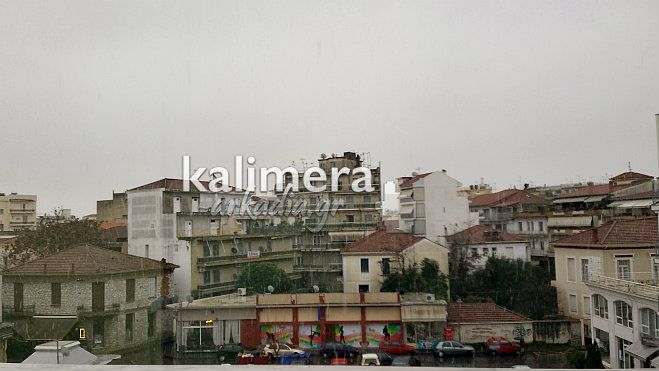 &Sigma;&upsilon;&mu;&beta;&alpha;ί&nu;&epsilon;&iota; &tau;ώ&rho;&alpha;: &Chi;&iota;&omicron;&nu;ί&zeta;&epsilon;&iota; &mu;έ&sigma;&alpha; &sigma;&tau;&eta;&nu; &pi;ό&lambda;&eta; &tau;&eta;&sigmaf; &Tau;&rho;ί&pi;&omicron;&lambda;&eta;&sigmaf; (vd)!