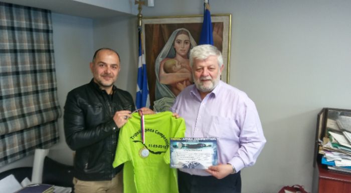 &Omicron; &Delta;ή&mu;&omicron;&sigmaf; &Tau;&rho;ί&pi;&omicron;&lambda;&eta;&sigmaf; &pi;ά&nu;&tau;&alpha; &delta;ί&pi;&lambda;&alpha; &sigma;&epsilon; &alpha;&theta;&lambda;&eta;&tau;&iota;&kappa;έ&sigmaf; &delta;&iota;&omicron;&rho;&gamma;&alpha;&nu;ώ&sigma;&epsilon;&iota;&sigmaf; - &Sigma;&tau;ή&rho;&iota;&xi;&eta; &gamma;&iota;&alpha; &tau;&omicron; Apnea Competition