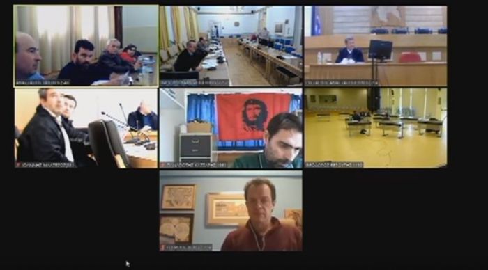 &laquo;&Eta; &Pi;&epsilon;&rho;&iota;&phi;&epsilon;&rho;&epsilon;&iota;&alpha;&kappa;ή &alpha;&rho;&chi;ή &nu;&alpha; &pi;ά&psi;&epsilon;&iota; &nu;&alpha; &tau;&rho;&omicron;&mu;&omicron;&kappa;&rho;&alpha;&tau;&epsilon;ί &tau;&omicron;&upsilon;&sigmaf; &epsilon;&rho;&gamma;&alpha;&zeta;ό&mu;&epsilon;&nu;&omicron;&upsilon;&sigmaf;&raquo;