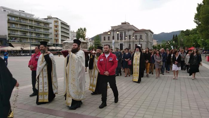 &Eta; &Tau;&rho;ί&pi;&omicron;&lambda;&eta; &upsilon;&pi;&omicron;&delta;έ&chi;&tau;&eta;&kappa;&epsilon; &tau;&alpha; &lambda;&epsilon;ί&psi;&alpha;&nu;&alpha; &tau;&omega;&nu; &Alpha;&gamma;ί&omega;&nu; &Nu;&epsilon;&omicron;&mu;&alpha;&rho;&tau;ύ&rho;&omega;&nu;, &Delta;&eta;&mu;&eta;&tau;&rho;ί&omicron;&upsilon; &kappa;&alpha;&iota; &Pi;&alpha;ύ&lambda;&omicron;&upsilon; (&epsilon;&iota;&kappa;ό&nu;&epsilon;&sigmaf;)