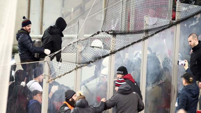 Επεισόδια και τραυματισμοί στο γήπεδο &quot;Καραϊσκάκης&quot; - Δείτε το βίντεο!