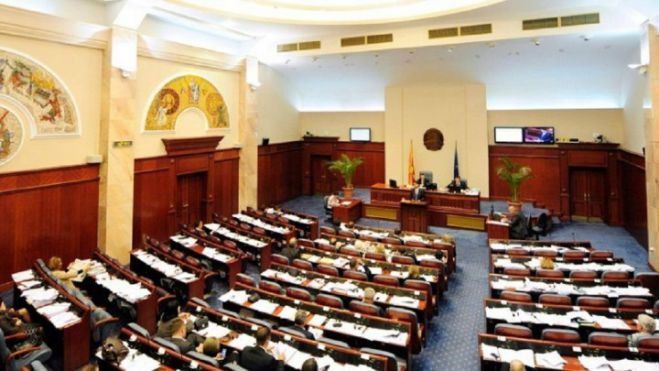 Σκόπια | Το κοινοβούλιο υπερψήφισε για 2η φορά τον νόμο που εγκρίνει τη συμφωνία των Πρεσπών