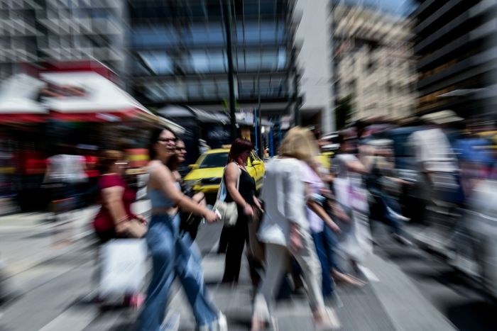 Καθηγητής Δημογραφίας: &quot;Αν δεν κάνουμε κάτι στην Ελλάδα θα είμαστε 9 εκατομμύρια&quot;