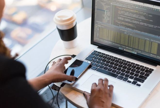 &Pi;ό&tau;&epsilon; έ&rho;&chi;&epsilon;&tau;&alpha;&iota; &sigma;&tau;&eta;&nu; &Epsilon;&lambda;&lambda;ά&delta;&alpha; &tau;&omicron; &delta;&omicron;&rho;&upsilon;&phi;&omicron;&rho;&iota;&kappa;ό ί&nu;&tau;&epsilon;&rho;&nu;&epsilon;&tau; &tau;&omicron;&upsilon; Έ&lambda;&omicron;&nu; &Mu;&alpha;&sigma;&kappa; &kappa;&alpha;&iota; &pi;ό&sigma;&omicron; &theta;&alpha; &sigma;&tau;&omicron;&iota;&chi;ί&zeta;&epsilon;&iota;