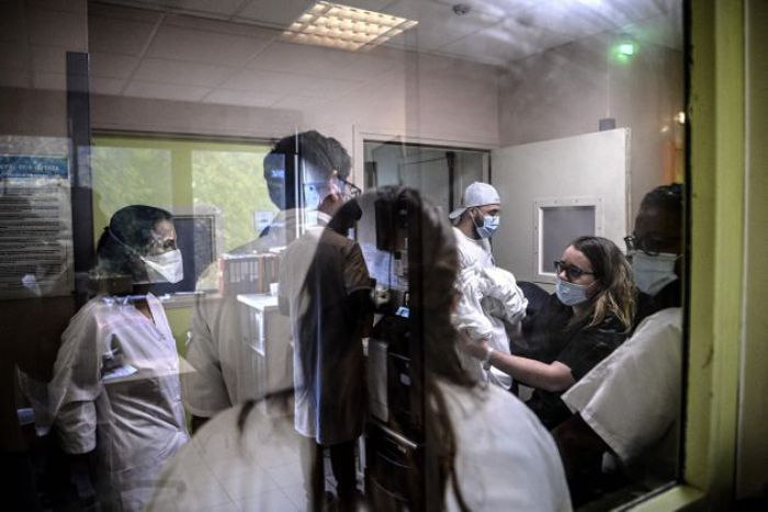 Έ&rho;&epsilon;&upsilon;&nu;&alpha; | 1 &sigma;&tau;&omicron;&upsilon;&sigmaf; 5 &alpha;&sigma;&theta;&epsilon;&nu;&epsilon;ί&sigmaf; &kappa;&omicron;&rho;&omega;&nu;&omicron;ϊ&omicron;ύ &epsilon;&mu;&phi;&alpha;&nu;ί&zeta;&epsilon;&iota; &psi;&upsilon;&chi;&iota;&kappa;ή &alpha;&sigma;&theta;έ&nu;&epsilon;&iota;&alpha; &epsilon;&nu;&tau;ό&sigmaf; 90 &eta;&mu;&epsilon;&rho;ώ&nu;