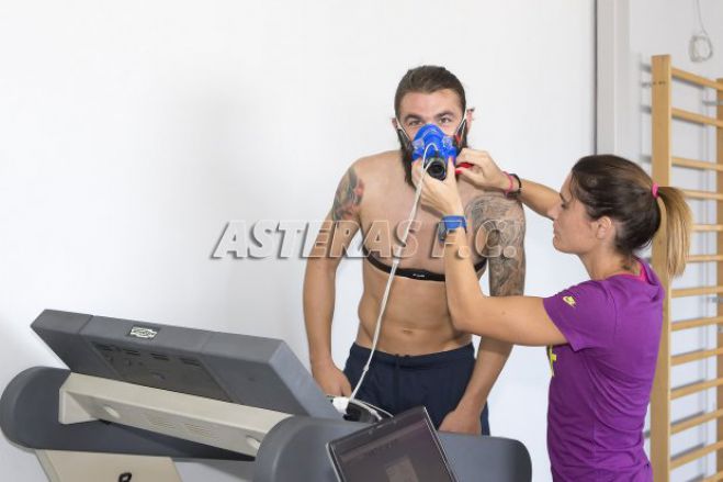 &Pi;&alpha;&iota;&chi;&nu;ί&delta;&iota;&alpha; &mu;&epsilon; &tau;&eta;&nu; &mu;&pi;ά&lambda;&alpha; &kappa;&alpha;&iota; &epsilon;&rho;&gamma;&omicron;&mu;&epsilon;&tau;&rho;&iota;&kappa;ά &sigma;&tau;&omicron;&nu; &Alpha;&sigma;&tau;έ&rho;&alpha; (vd)