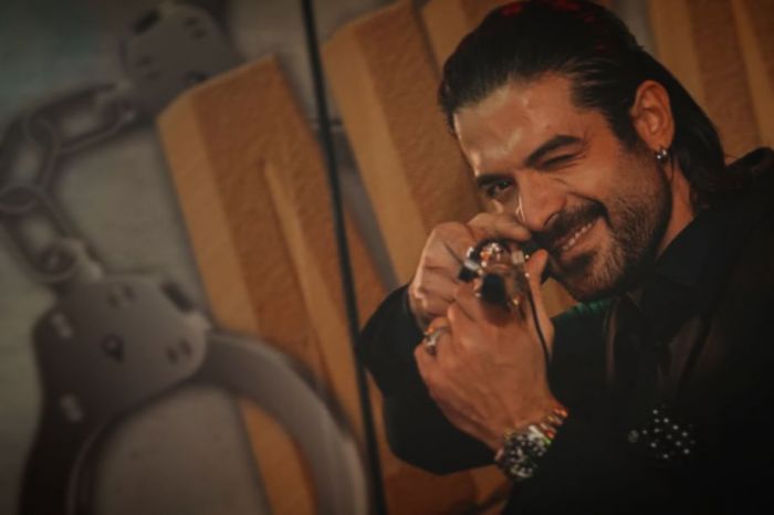 &Sigma;&upsilon;&nu;&epsilon;&lambda;ή&phi;&theta;&eta; &omicron; Ά&rho;&eta;&sigmaf; &Mu;&omicron;&upsilon;&gamma;&kappa;&omicron;&pi;έ&tau;&rho;&omicron;&sigmaf; &omicron;&delta;&eta;&gamma;&omicron;ύ&sigma;&epsilon; &upsilon;&pi;ό &tau;&eta;&nu; &epsilon;&pi;ή&rho;&epsilon;&iota;&alpha; &alpha;&lambda;&kappa;&omicron;ό&lambda; &sigma;&tau;&omicron; &kappa;έ&nu;&tau;&rho;&omicron; &tau;&eta;&sigmaf; &Alpha;&theta;ή&nu;&alpha;&sigmaf;