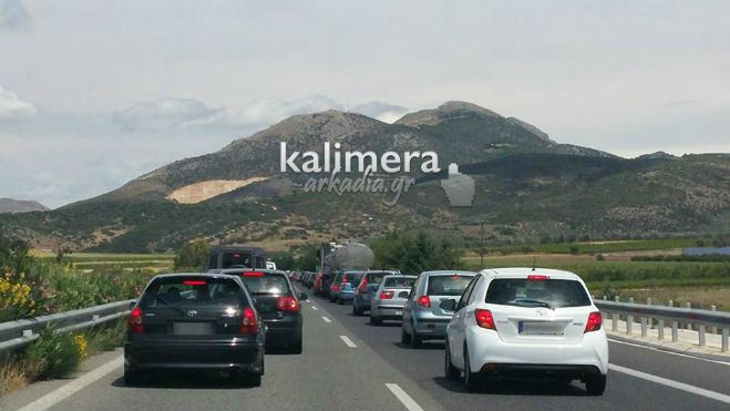 Επιστροφή εκδρομέων: Ουρές στον αυτοκινητόδρομο «Τρίπολη - Κόρινθος»