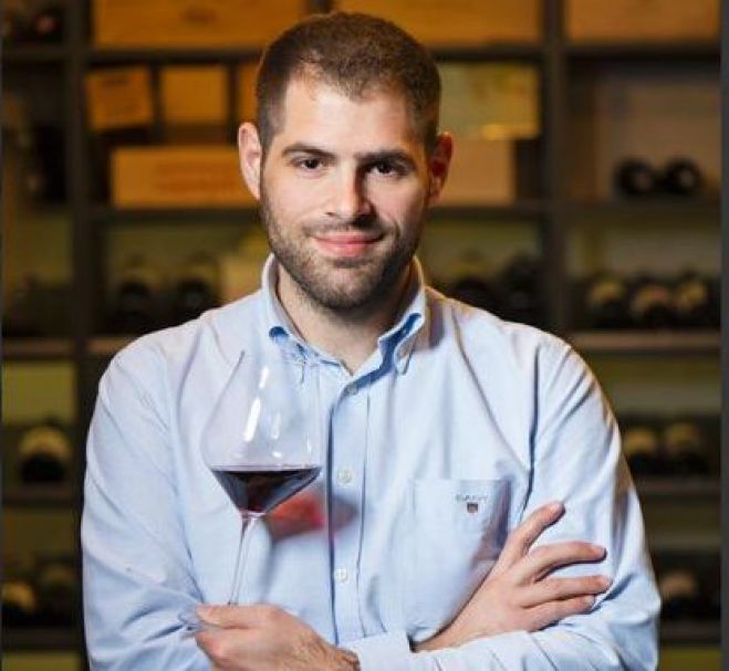 &Epsilon;&pi;&iota;&mu;&epsilon;&lambda;&eta;&tau;ή&rho;&iota;&omicron; &Alpha;&rho;&kappa;&alpha;&delta;ί&alpha;&sigmaf; | &Gamma;&iota;&alpha; &tau;&rho;ί&tau;&eta; &phi;&omicron;&rho;ά &laquo;&Kappa;&alpha;&lambda;ύ&tau;&epsilon;&rho;&omicron;&sigmaf; Έ&lambda;&lambda;&eta;&nu;&alpha;&sigmaf; &Omicron;&iota;&nu;&omicron;&chi;ό&omicron;&sigmaf;&raquo; &omicron; Ά&rho;&eta;&sigmaf; &Sigma;&kappa;&lambda;&alpha;&beta;&epsilon;&nu;ί&tau;&eta;&sigmaf;