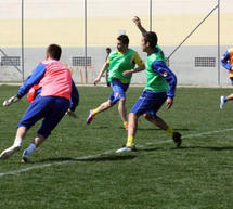 &Chi;&omega;&rho;ί&sigmaf; &Kappa;&omicron;&upsilon;&rho;&mu;&pi;έ&lambda;&eta;, &Mu;&pi;&alpha;&rho;&tau;&omicron;&lambda;ί&nu;&iota; &kappa;&alpha;&iota; &Pi;&epsilon;&rho;ό&nu;&epsilon; &alpha;&pi;έ&nu;&alpha;&nu;&tau;&iota; &sigma;&tau;&omicron;&nu; Ά&rho;&eta;