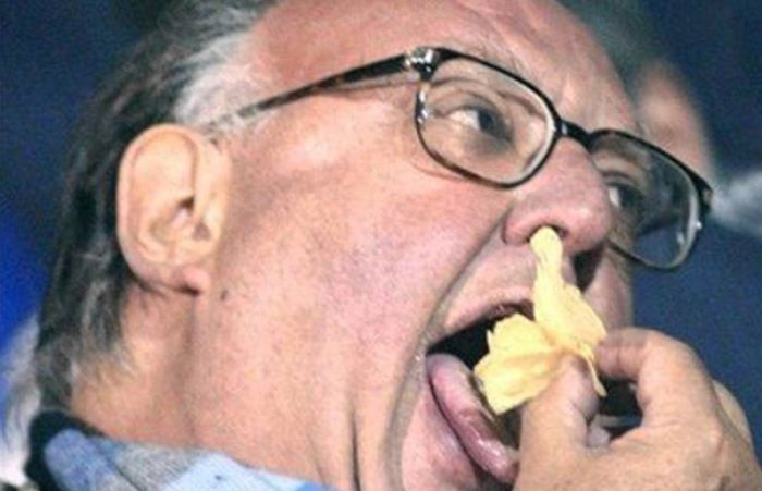 Ο ... γνωστός Πάγκαλος - Μ@@@ αποκάλεσε τον Τζιτζικώστα - Κανείς δεν τον παίρνει στα σοβαρά! (vd)