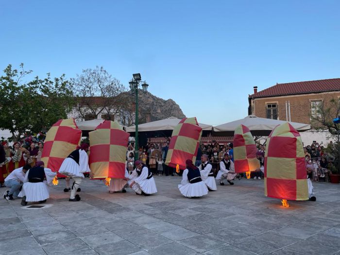 &Lambda;&epsilon;&omega;&nu;ί&delta;&iota;&omicron; | &Epsilon;&sigma;&pi;&epsilon;&rho;&iota;&nu;ό&sigmaf; &tau;&eta;&sigmaf; &Alpha;&gamma;ά&pi;&eta;&sigmaf;, &mu;&epsilon; &alpha;&nu;ά&gamma;&nu;&omega;&sigma;&eta; &tau;&omicron;&upsilon; &Epsilon;&upsilon;&alpha;&gamma;&gamma;&epsilon;&lambda;ί&omicron;&upsilon; &sigma;&tau;&alpha; &Tau;&sigma;&alpha;&kappa;ώ&nu;&iota;&kappa;&alpha; (&epsilon;&iota;&kappa;ό&nu;&epsilon;&sigmaf;)