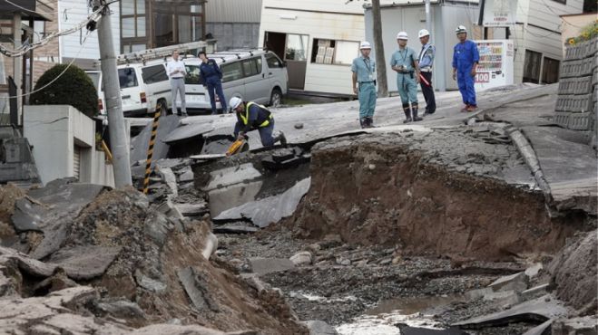 &Epsilon;&iota;&kappa;ό&nu;&epsilon;&sigmaf;... &Alpha;&pi;&omicron;&kappa;ά&lambda;&upsilon;&psi;&eta;&sigmaf; &alpha;&pi;ό &tau;&omicron; &sigma;&epsilon;&iota;&sigma;&mu;ό &sigma;&tau;&eta;&nu; &Iota;&alpha;&pi;&omega;&nu;ί&alpha; (vd)