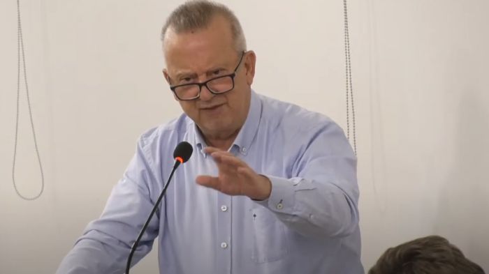 Σκαντζός: &quot;Το θάψιμο των σκουπιδιών δεν είναι προτιμότερο από την καύση&quot;