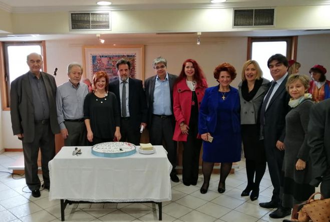 &Eta; &kappa;&omicron;&pi;ή &pi;ί&tau;&alpha;&sigmaf; &tau;&eta;&sigmaf; &Pi;&alpha;&nu;&alpha;&rho;&kappa;&alpha;&delta;&iota;&kappa;ή&sigmaf; &Omicron;&mu;&omicron;&sigma;&pi;&omicron;&nu;&delta;ί&alpha;&sigmaf; &Epsilon;&lambda;&lambda;ά&delta;&omicron;&sigmaf; (&epsilon;&iota;&kappa;ό&nu;&epsilon;&sigmaf;)