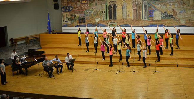 &Kappa;&alpha;&lambda;&lambda;&iota;&tau;&epsilon;&chi;&nu;&iota;&kappa;ό&sigmaf; &alpha;&pi;&omicron;&lambda;&omicron;&gamma;&iota;&sigma;&mu;ό&sigmaf; &alpha;&pi;ό &tau;&eta; &Chi;&omicron;&rho;&omega;&delta;ί&alpha; &Tau;&rho;ί&pi;&omicron;&lambda;&eta;&sigmaf; (&epsilon;&iota;&kappa;ό&nu;&epsilon;&sigmaf;)