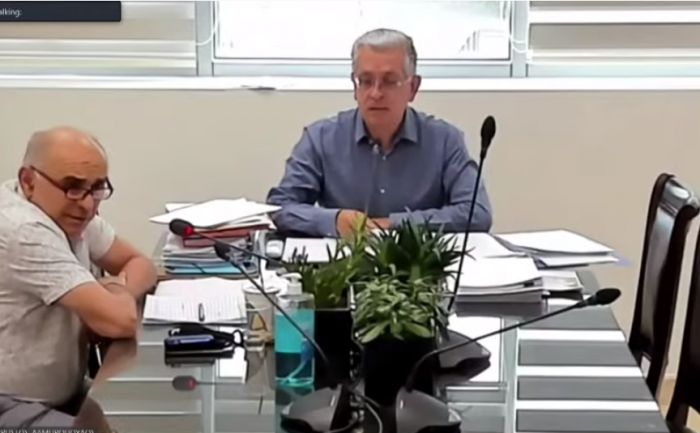&Mu;&pi;&omicron;&upsilon;&nu;&tau;&rho;&omicron;ύ&kappa;&alpha;&sigmaf;: &laquo;&Delta;&epsilon;&nu; &theta;&alpha; &sigma;&upsilon;&gamma;&chi;&omega;&rho;ή&sigma;&omega; &pi;&omicron;&tau;έ ό&sigma;&omicron;&upsilon;&sigmaf; &delta;&epsilon;&nu; &sigma;&epsilon;&beta;ά&sigma;&tau;&eta;&kappa;&alpha;&nu; &tau;&alpha; &sigma;&omicron;&beta;&alpha;&rho;ά &pi;&rho;&omicron;&beta;&lambda;ή&mu;&alpha;&tau;&alpha; &upsilon;&gamma;&epsilon;ί&alpha;&sigmaf; &pi;&omicron;&upsilon; &alpha;&nu;&tau;&iota;&mu;&epsilon;&tau;&omega;&pi;ί&zeta;&omicron;&upsilon;&mu;&epsilon; &sigma;&tau;&eta;&nu; &omicron;&iota;&kappa;&omicron;&gamma;έ&nu;&epsilon;&iota;ά &mu;&omicron;&upsilon;&raquo;