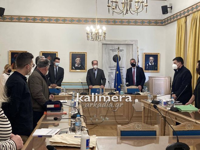 &Sigma;&tau;&eta;&nu; &Tau;&rho;ί&pi;&omicron;&lambda;&eta; &omicron; &alpha;&nu;&alpha;&pi;&lambda;&eta;&rho;&omega;&tau;ή&sigmaf; &Upsilon;&pi;&omicron;&upsilon;&rho;&gamma;ό&sigmaf; &Alpha;&nu;ά&pi;&tau;&upsilon;&xi;&eta;&sigmaf; | "&Tau;&alpha; &sigma;&tau;&omicron;&iota;&chi;&epsilon;ί&alpha; &delta;&epsilon;ί&chi;&nu;&omicron;&upsilon;&nu; &sigma;&omicron;&beta;&alpha;&rho;ή &epsilon;&pi;&iota;&tau;ά&chi;&upsilon;&nu;&sigma;&eta; &gamma;&iota; &tau;&alpha; έ&rho;&gamma;&alpha; &Epsilon;&Sigma;&Pi;&Alpha; &sigma;&tau;&eta;&nu; &Pi;&epsilon;&rho;&iota;&phi;έ&rho;&epsilon;&iota;&alpha; &Pi;&epsilon;&lambda;&omicron;&pi;&omicron;&nu;&nu;ή&sigma;&omicron;&upsilon;" (vd)