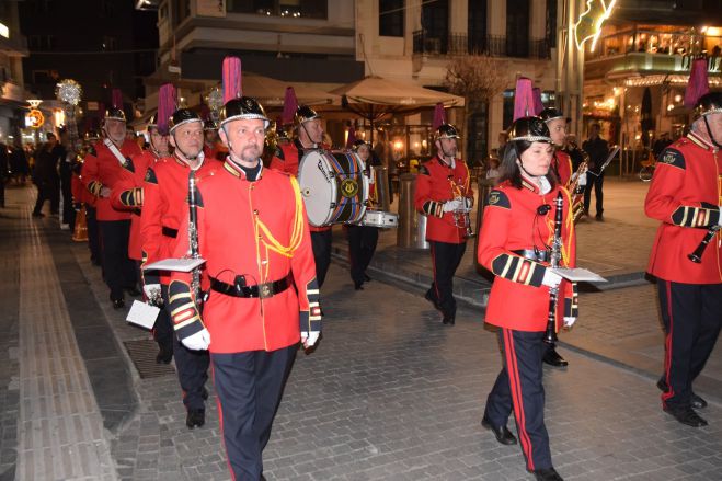 &Sigma;&tau;&eta;&nu; &Epsilon;&xi;ό&delta;&iota;&omicron; &Alpha;&kappa;&omicron;&lambda;&omicron;&upsilon;&theta;ί&alpha; &tau;&omicron;&upsilon; &mu;&alpha;&kappa;&alpha;&rho;&iota;&sigma;&tau;&omicron;ύ &Mu;&eta;&tau;&rho;&omicron;&pi;&omicron;&lambda;ί&tau;&eta; &Alpha;&lambda;έ&xi;&alpha;&nu;&delta;&rho;&omicron;&upsilon; &eta; &Phi;&iota;&lambda;&alpha;&rho;&mu;&omicron;&nu;&iota;&kappa;ή &tau;&omicron;&upsilon; &Delta;ή&mu;&omicron;&upsilon; &Tau;&rho;ί&pi;&omicron;&lambda;&eta;&sigmaf;