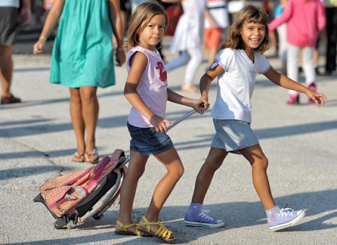 &Sigma;&tau;&alpha; &Nu;&eta;&pi;&iota;&alpha;&gamma;&omega;&gamma;&epsilon;ί&alpha; &tau;&omicron;&upsilon; &Delta;ή&mu;&omicron;&upsilon; &Tau;&rho;ί&pi;&omicron;&lambda;&eta;&sigmaf; &alpha;&rho;&chi;ί&zeta;&epsilon;&iota; &tau;&omicron; &sigma;&chi;&omicron;&lambda;&iota;&kappa;ό έ&tau;&omicron;&sigmaf; 2018 &ndash; 2019 &eta; &delta;ί&chi;&rho;&omicron;&nu;&eta; &upsilon;&pi;&omicron;&chi;&rho;&epsilon;&omega;&tau;&iota;&kappa;ή &pi;&rho;&omicron;&sigma;&chi;&omicron;&lambda;&iota;&kappa;ή &epsilon;&kappa;&pi;&alpha;ί&delta;&epsilon;&upsilon;&sigma;&eta;&nbsp;