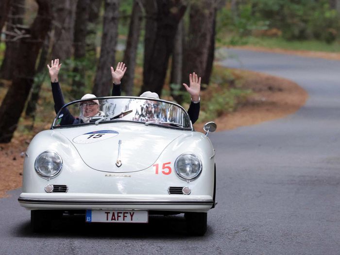 1000 Miglia Experience Greece 2026 | &Eta; &Tau;&rho;ί&pi;&omicron;&lambda;&eta; &kappa;&alpha;&iota; &omicron;&iota; &Kappa;&omicron;&lambda;&lambda;ί&nu;&epsilon;&sigmaf; &sigma;&tau;&omicron; &epsilon;&pi;ί&kappa;&epsilon;&nu;&tau;&rho;&omicron; &mu;&iota;&alpha;&sigmaf; &delta;&iota;&epsilon;&theta;&nu;&omicron;ύ&sigmaf; &delta;&iota;&omicron;&rho;&gamma;ά&nu;&omega;&sigma;&eta;&sigmaf;