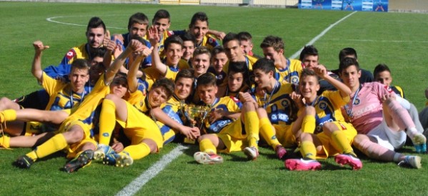 &Omicron; &Alpha;&sigma;&tau;έ&rho;&alpha;&sigmaf; &Tau;&rho;ί&pi;&omicron;&lambda;&eta;&sigmaf; &kappa;&alpha;&tau;έ&kappa;&tau;&eta;&sigma;&epsilon; &xi;&alpha;&nu;ά &tau;&omicron; &pi;&alpha;&iota;&delta;&iota;&kappa;ό &pi;&rho;&omega;&tau;ά&theta;&lambda;&eta;&mu;&alpha; &Alpha;&rho;&kappa;&alpha;&delta;ί&alpha;&sigmaf;!