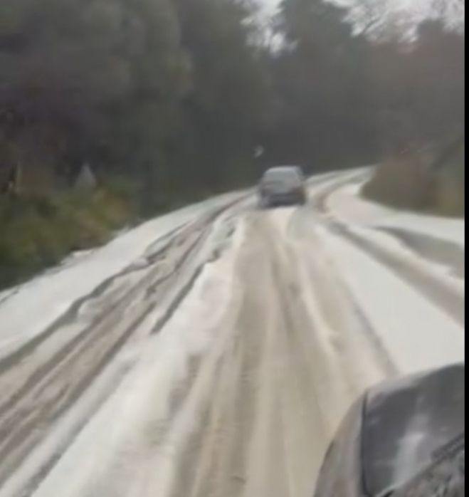 Έντονη χαλαζόπτωση στην 111 ΕΟ Πατρών–Τριπόλεως (vd)