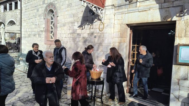 &Chi;&rho;&iota;&sigma;&tau;&omicron;ύ&gamma;&epsilon;&nu;&nu;&alpha; &sigma;&tau;&eta; &Sigma;&tau;&epsilon;&mu;&nu;ί&tau;&sigma;&alpha; (&epsilon;&iota;&kappa;ό&nu;&epsilon;&sigmaf;)