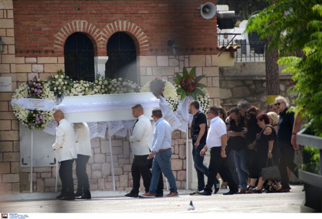 &Tau;&rho;&alpha;&gamma;&omega;&delta;ί&alpha; &sigma;&tau;&omicron;&upsilon;&sigmaf; &Phi;&omicron;ύ&rho;&nu;&omicron;&upsilon;&sigmaf; |  &Theta;&rho;ή&nu;&omicron;&sigmaf; &sigma;&tau;&eta;&nu; &kappa;&eta;&delta;&epsilon;ί&alpha; &tau;&omicron;&upsilon; 11&chi;&rho;&omicron;&nu;&omicron;&upsilon;