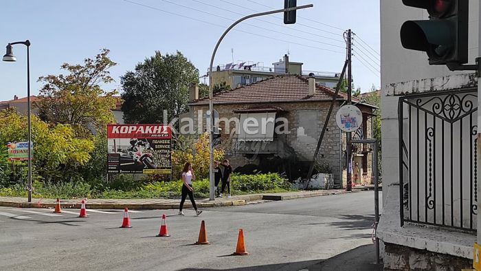 &Tau;&rho;ί&pi;&omicron;&lambda;&eta; | &Kappa;&lambda;&epsilon;&iota;&sigma;&tau;ή &eta; "&Sigma;&epsilon;&rho;&alpha;&gamma;ί&omicron;&upsilon;" &lambda;ό&gamma;&omega; &kappa;&omicron;&pi;ή&sigmaf; &delta;έ&nu;&delta;&rho;&omega;&nu; (&epsilon;&iota;&kappa;ό&nu;&epsilon;&sigmaf;)
