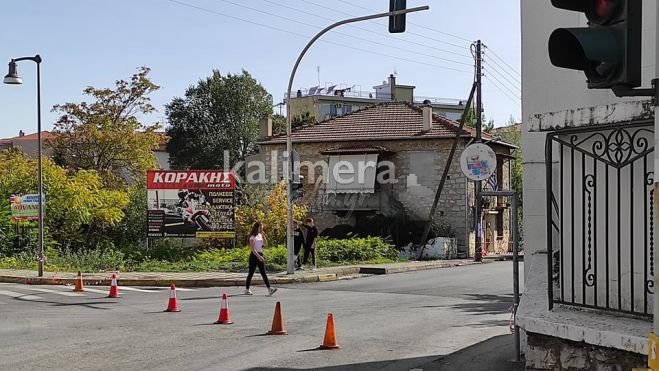 &Tau;&rho;ί&pi;&omicron;&lambda;&eta; | &Kappa;&lambda;&epsilon;&iota;&sigma;&tau;ή &eta; "&Sigma;&epsilon;&rho;&alpha;&gamma;ί&omicron;&upsilon;" &lambda;ό&gamma;&omega; &kappa;&omicron;&pi;ή&sigmaf; &delta;έ&nu;&delta;&rho;&omega;&nu; (&epsilon;&iota;&kappa;ό&nu;&epsilon;&sigmaf;)