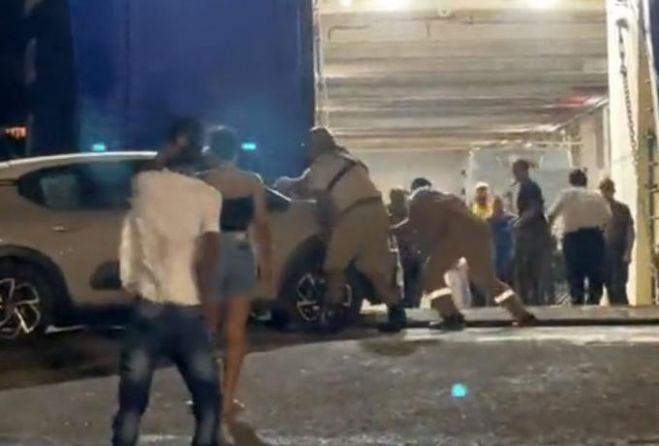Ά&nu;&delta;&rho;&omicron;&sigmaf; | &Sigma;&upsilon;&nu;&epsilon;&lambda;ή&phi;&theta;&eta; &omicron; &pi;&lambda;&omicron;ί&alpha;&rho;&chi;&omicron;&sigmaf; &gamma;&iota;&alpha; &tau;&omicron; &pi;&epsilon;&rho;&iota;&sigma;&tau;&alpha;&tau;&iota;&kappa;ό &mu;&epsilon; &tau;&omicron; &Iota;&Chi; &sigma;&tau;&eta;&nu; &pi;&rho;&omicron;&beta;&lambda;ή&tau;&alpha; (vids)