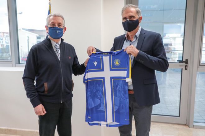 Στον Αντιπεριφερειάρχη Λαμπρόπουλο η επετειακή φανέλα του Αστέρα! (vd)