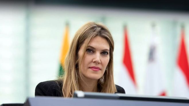 &Pi;&alpha;&rho;&alpha;&mu;έ&nu;&epsilon;&iota; &sigma;&tau;&eta; &phi;&upsilon;&lambda;&alpha;&kappa;ή &eta; &Epsilon;ύ&alpha; &Kappa;&alpha;ϊ&lambda;ή