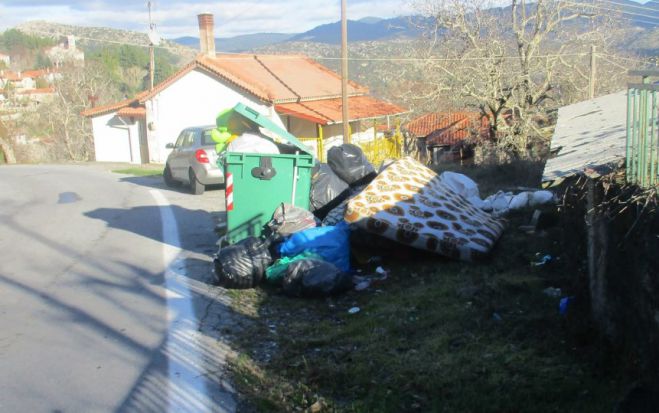Σωροί σκουπιδιών σε πολλά χωριά της Γορτυνίας (εικόνες)
