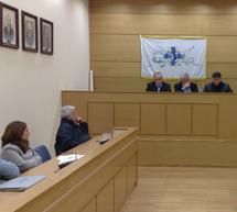 &Gamma;&iota;&alpha; &tau;&alpha; &tau;&rho;&alpha;&pi;&epsilon;&zeta;&omicron;&kappa;&alpha;&theta;ί&sigma;&mu;&alpha;&tau;&alpha; &alpha;&pi;&omicron;&phi;&alpha;&sigma;ί&zeta;&epsilon;&iota; &eta; &Delta;&eta;&mu;&omicron;&tau;&iota;&kappa;ή &Kappa;&omicron;&iota;&nu;ό&tau;&eta;&tau;&alpha; &Tau;&rho;ί&pi;&omicron;&lambda;&eta;&sigmaf;