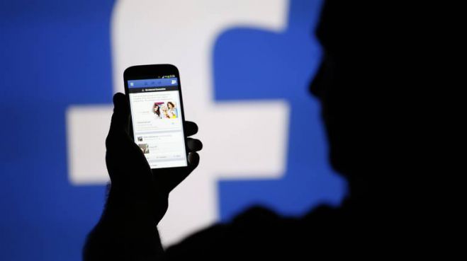 Ηρεμήστε... το Facebook δεν θα κάνει δημόσιες τις φωτογραφίες σας!