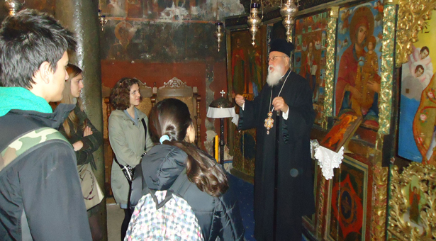 &Mu;&alpha;&nu;&tau;&iota;&nu;&epsilon;ί&alpha;&sigmaf; &Alpha;&lambda;έ&xi;&alpha;&nu;&delta;&rho;&omicron;&sigmaf; &pi;&rho;&omicron;&sigmaf; &tau;&alpha; &pi;&alpha;&iota;&delta;&iota;ά: &laquo;&Mu;&eta; &lambda;&eta;&sigma;&mu;&omicron;&nu;&epsilon;ί&tau;&epsilon; &pi;&omicron;&tau;έ &tau;&alpha; &iota;&delta;&alpha;&nu;&iota;&kappa;ά &kappa;&alpha;&iota; &tau;&iota;&sigmaf; &alpha;&xi;ί&epsilon;&sigmaf; &tau;&eta;&sigmaf; &pi;ί&sigma;&tau;&eta;&sigmaf; &mu;&alpha;&sigmaf; &kappa;&alpha;&iota; &tau;&eta;&sigmaf; &phi;&upsilon;&lambda;ή&sigmaf; &mu;&alpha;&sigmaf;&raquo;