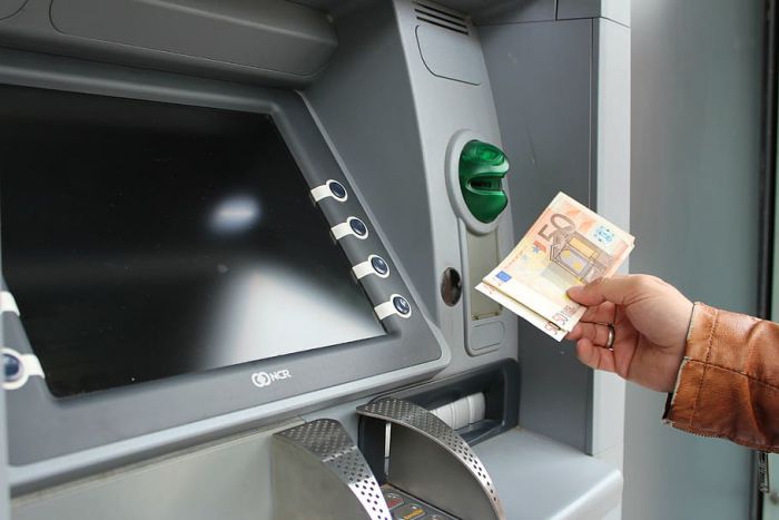 &Pi;&rho;&iota;&nu; &alpha;&pi;ό &tau;&omicron; &Pi;ά&sigma;&chi;&alpha; &eta; &pi;&lambda;&eta;&rho;&omega;&mu;ή &tau;&omega;&nu; &sigma;&upsilon;&nu;&tau;ά&xi;&epsilon;&omega;&nu;