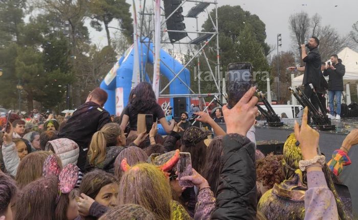 Ο Ηλίας Βρεττός για τη συναυλία στην Τρίπολη: &quot;Ένα ευχαριστώ είναι λίγο. Σπάσατε ρεκόρ προσέλευσης κάτω από ασταμάτητη βροχή!&quot; (vd)