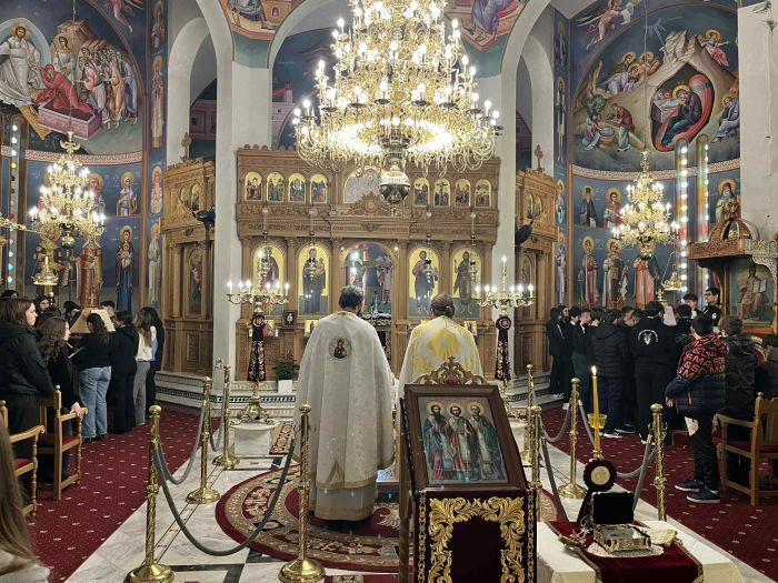 &Epsilon;&omicron;&rho;&tau;&alpha;&sigma;&mu;ό&sigmaf; &tau;&omega;&nu; &Tau;&rho;&iota;ώ&nu; &Iota;&epsilon;&rho;&alpha;&rho;&chi;ώ&nu; &mu;&epsilon; &tau;&eta; &sigma;&upsilon;&mu;&mu;&epsilon;&tau;&omicron;&chi;ή &mu;&alpha;&theta;&eta;&tau;ώ&nu; &tau;&omicron;&upsilon; &Mu;&omicron;&upsilon;&sigma;&iota;&kappa;&omicron;ύ &Sigma;&chi;&omicron;&lambda;&epsilon;ί&omicron;&upsilon; &Tau;&rho;ί&pi;&omicron;&lambda;&eta;&sigmaf; (vd)