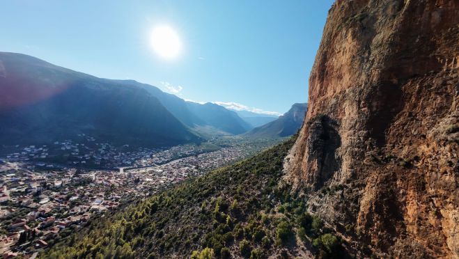 Το εορταστικό ωράριο για τα εμπορικά καταστήματα Λεωνιδίου