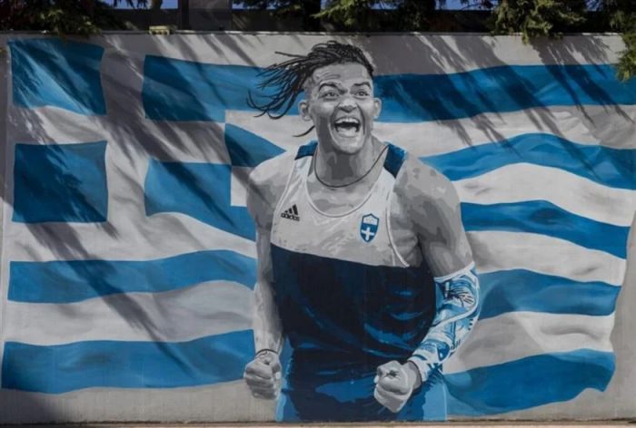 Ο Γορτύνιος Εμμανουήλ Καραλής έγινε graffiti σε σχολείο!