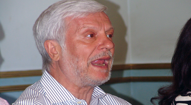 &Pi;έ&tau;&rho;&omicron;&sigmaf; &Tau;&alpha;&tau;&omicron;ύ&lambda;&eta;&sigmaf;: &laquo;&Omicron;&pi;&omicron;&iota;&alpha;&delta;ή&pi;&omicron;&tau;&epsilon; &mu;&epsilon;&tau;&alpha;&beta;&omicron;&lambda;ή, &epsilon;&mu;&pi;&lambda;&omicron;&kappa;ή ή &kappa;&alpha;&theta;&upsilon;&sigma;&tau;έ&rho;&eta;&sigma;&eta; &sigma;&tau;&eta;&nu; &Omicron;&lambda;&upsilon;&mu;&pi;ί&alpha; &Omicron;&delta;ό &alpha;&pi;&omicron;&tau;&epsilon;&lambda;&epsilon;ί casus belli&raquo;