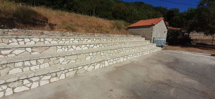  Εργασίες αποκατάστασης της κερκίδας στο γήπεδο μπάσκετ από την Αδελφότητα Ψαραίων Ηραίας